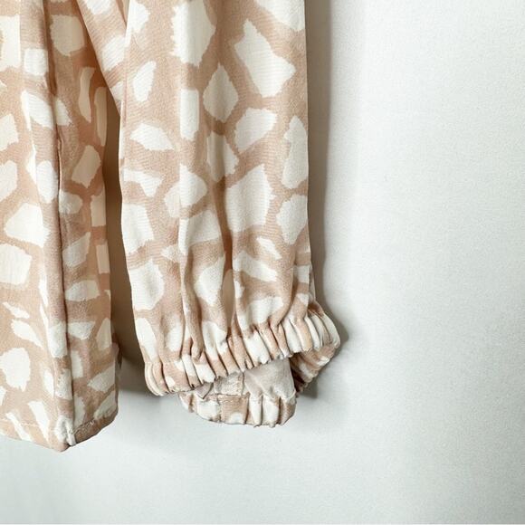 VINEYARD VINES Animal Geo Print Ruffle Top NWT in Size Small - Picture 6 of 6